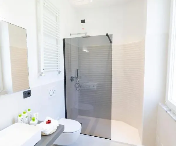 Flori Πανσιόν